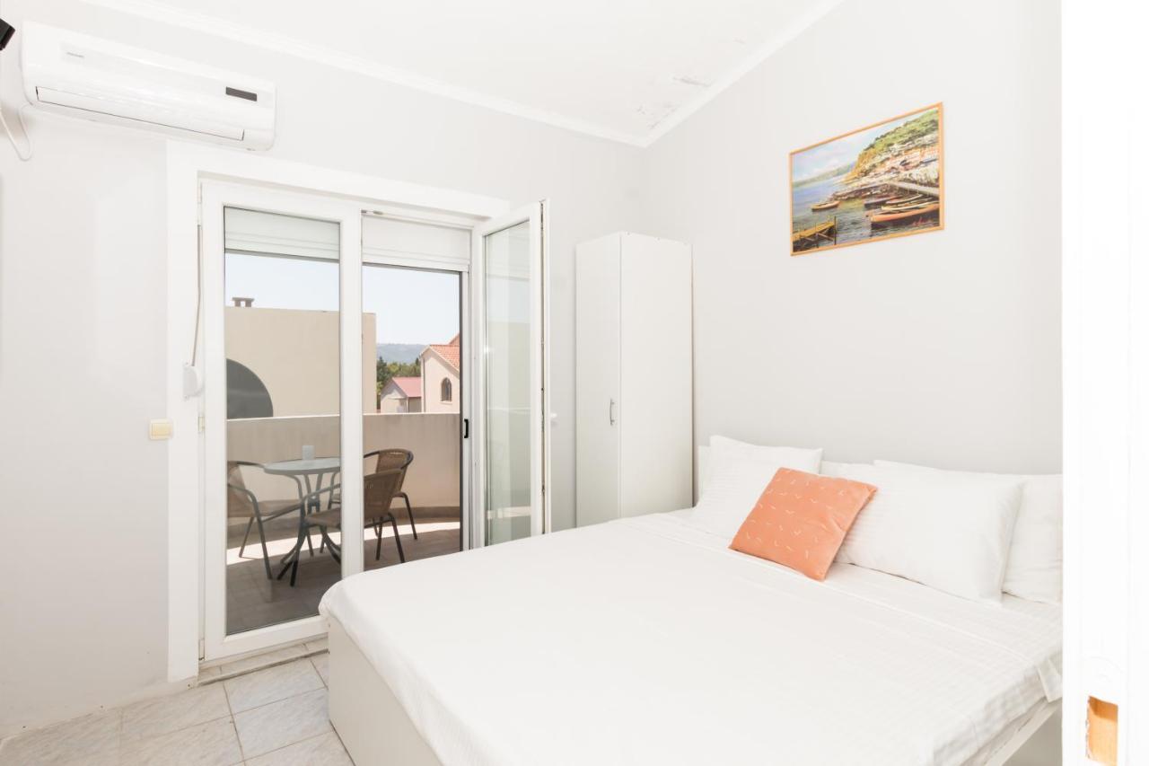 Apartments Dovana Kaštela 外观 照片