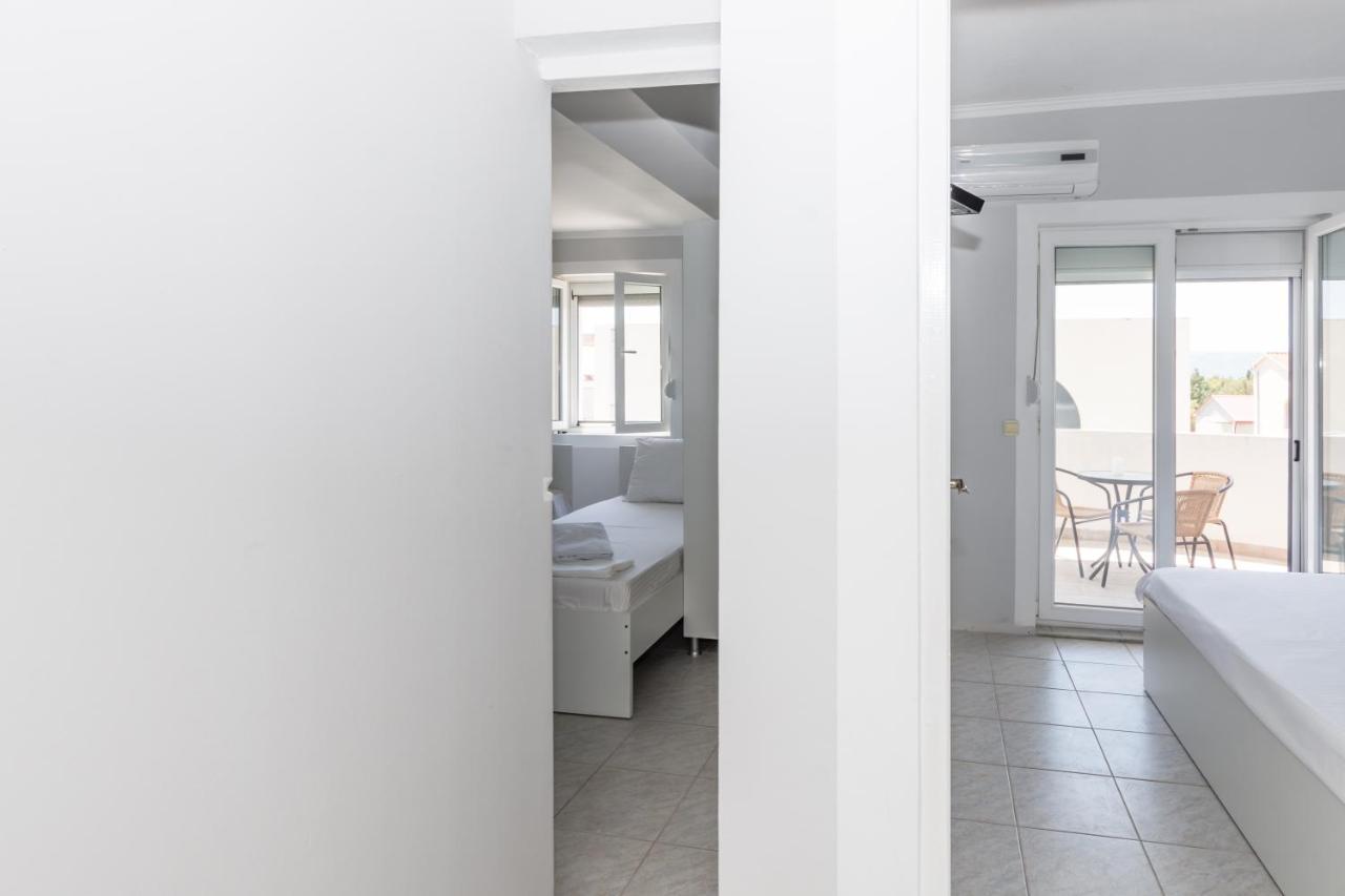 Apartments Dovana Kaštela 外观 照片