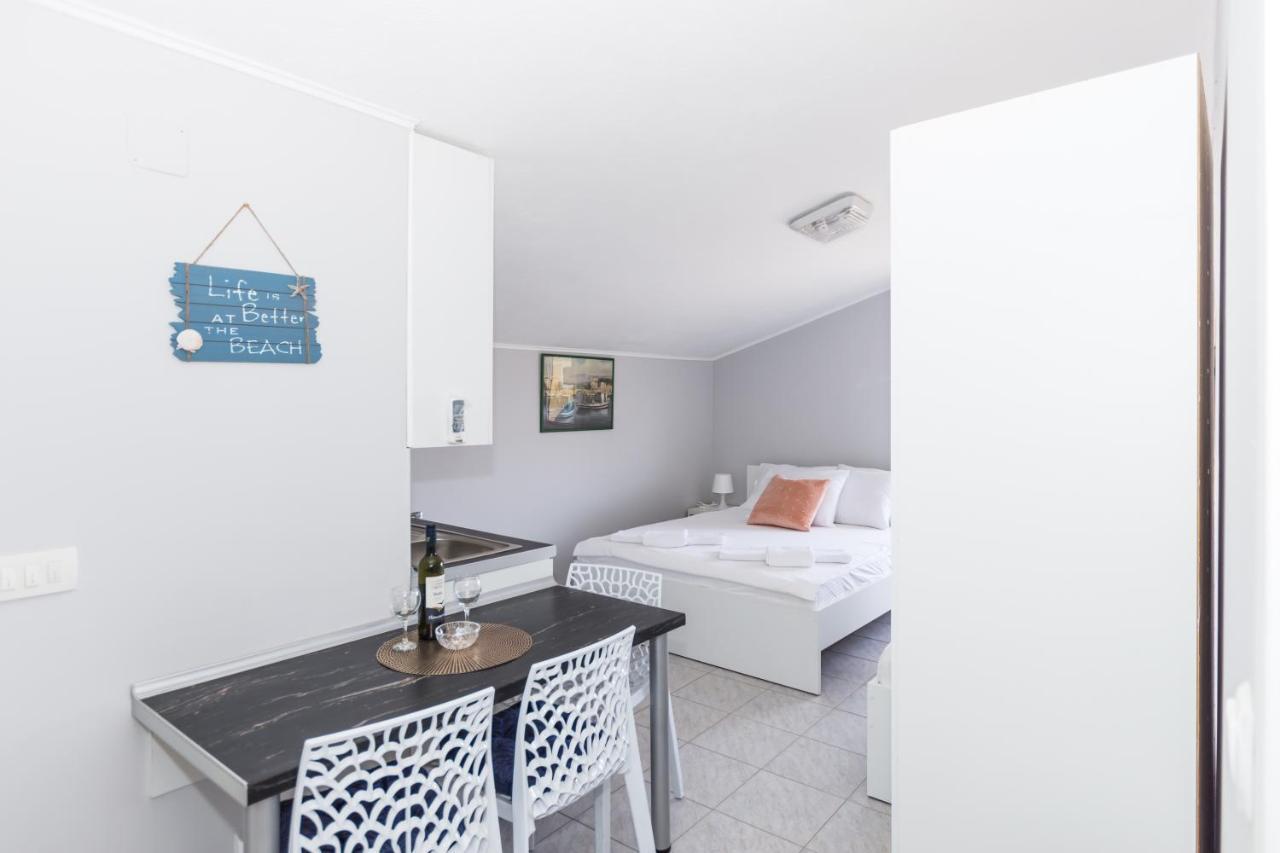 Apartments Dovana Kaštela 外观 照片